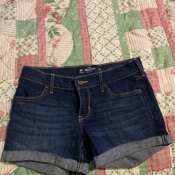 Hollister size 00 shorts. - Picture 3 of 4